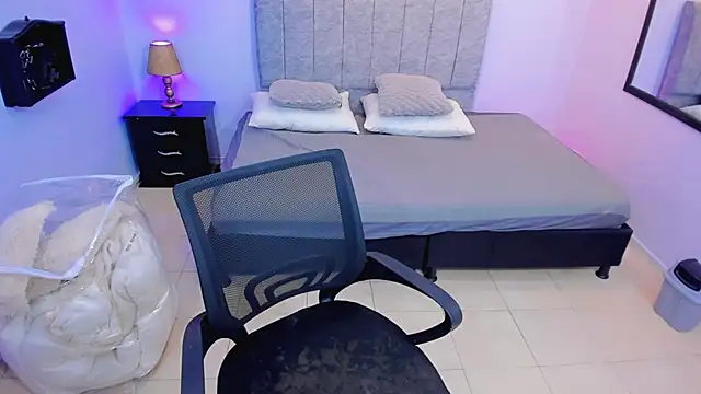 Snapshot of Lana_stone_ chatting on February 1, 2025, 3:30 am Lana stone online show from February 1, 2025, 3:30 am