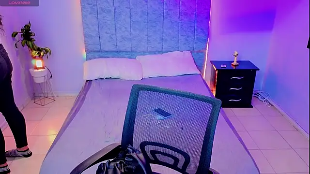 Lana stone  online show from November 25, 2025, 3:28 am