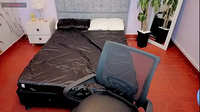 Lana stone  online show from March 21, 2026, 3:22 am