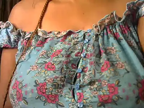 Snapshot of Thobi2020 chatting on February 20, 2025, 1:40 pm Thobi2020 online show from February 20, 2025, 1:40 pm