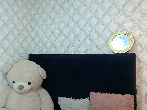 Snapshot of Emma-Wilson chatting on February 7, 2026, 12:31 pm Emma-Wilson online show from February 7, 2026, 12:31 pm