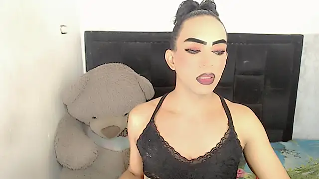 Snapshot of Michell_Queen chatting on February 5, 2025, 2:08 am Michell Queen online show from February 5, 2025, 2:08 am