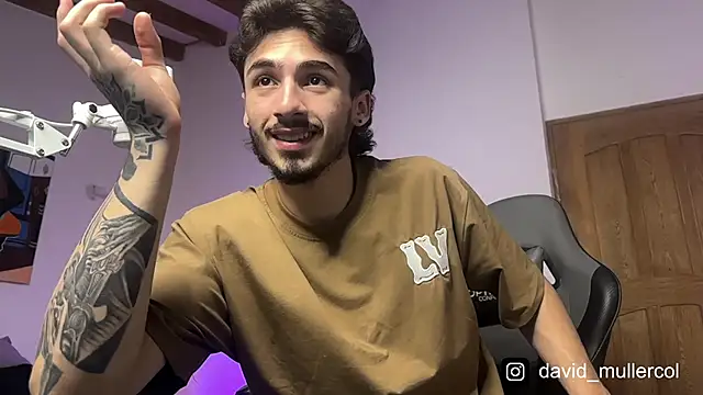 Snapshot of David_Brown18 chatting on February 5, 2025, 1:47 am David Brown18 online show from February 5, 2025, 1:47 am