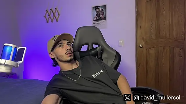 Snapshot of David_Brown18 chatting on February 19, 2025, 1:18 am David Brown18 online show from February 19, 2025, 1:18 am