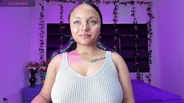 Snapshot of sweelanna__ chatting on February 19, 2026, 1:23 am sweelanna online show from February 19, 2026, 1:23 am