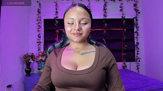 Snapshot of sweelanna__ chatting on March 1, 2026, 1:07 am sweelanna online show from March 1, 2026, 1:07 am