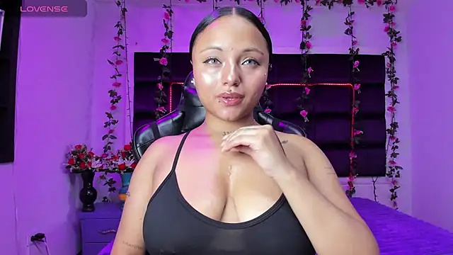 Snapshot of sweelanna__ chatting on March 4, 2026, 1:11 am sweelanna online show from March 4, 2026, 1:11 am