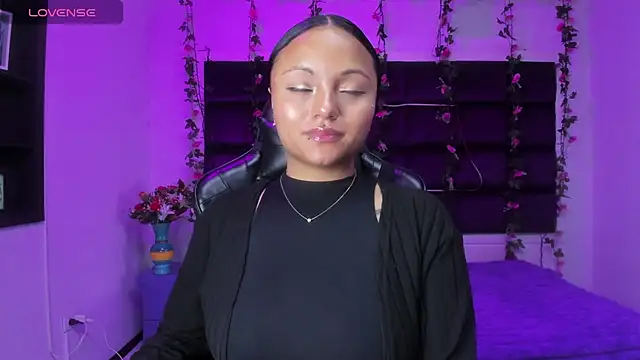 sweelanna   online show from March 31, 2026, 12:45 am