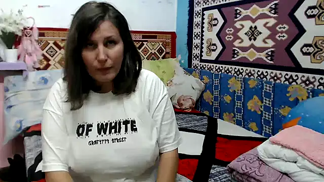 Snapshot of AdelineBlueEyes chatting on October 19, 2025, 9:32 am AdelineBlueEyes online show from October 19, 2025, 9:32 am