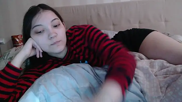 Snapshot of AlisaDevis chatting on March 21, 2026, 8:19 am AlisaDevis online show from March 21, 2026, 8:19 am