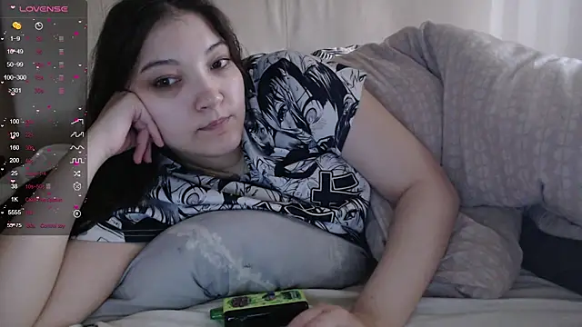 AlisaDevis online show from June 28, 2026, 5:02 am