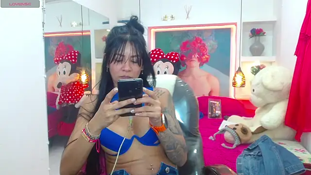 lorenapinto online show from February 25, 2025, 12:14 am