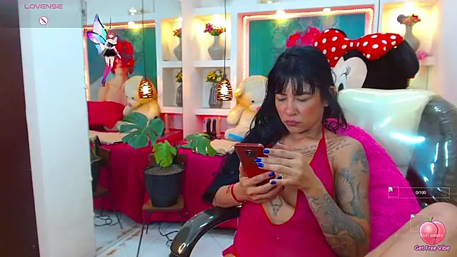 lorenapinto online show from October 27, 2025, 1:09 am