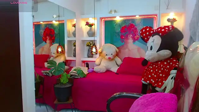 lorenapinto online show from October 28, 2025, 1:31 am