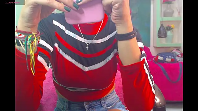 lorenapinto online show from April 18, 2026, 3:43 am