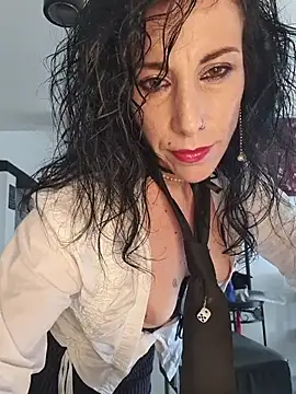 freyamoret online show from June 3, 2026, 11:02 am