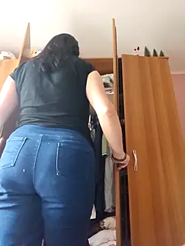 KristenVega online show from September 12, 2025, 10:37 am