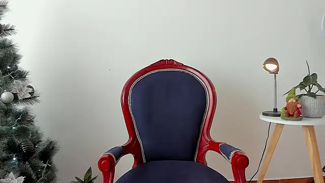 Snapshot of cuddlingbunny chatting on December 10, 2024, 9:11 pm cuddlingbunny online show from December 10, 2024, 9:11 pm