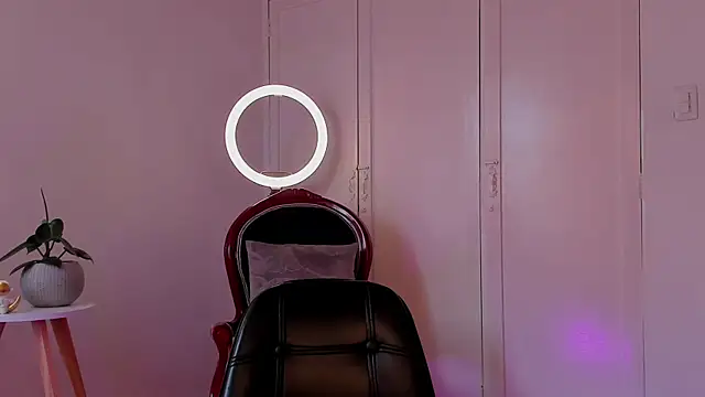 Snapshot of cuddlingbunny chatting on December 12, 2024, 7:59 pm cuddlingbunny online show from December 12, 2024, 7:59 pm