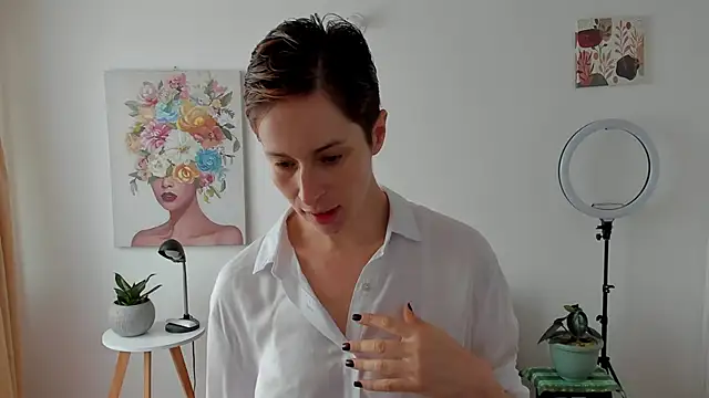 Snapshot of cuddlingbunny chatting on February 16, 2025, 3:27 pm cuddlingbunny online show from February 16, 2025, 3:27 pm