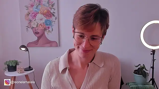 Snapshot of cuddlingbunny chatting on March 13, 2025, 4:34 pm cuddlingbunny online show from March 13, 2025, 4:34 pm