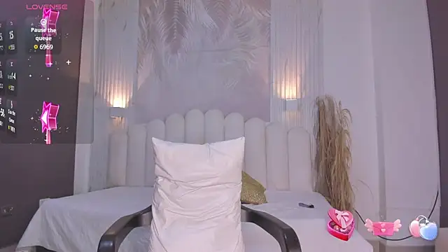 NastassjaCandy online show from April 8, 2026, 7:47 pm