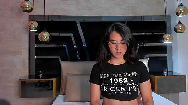 Snapshot of DaraBeckett chatting on September 19, 2025, 12:17 pm DaraBeckett online show from September 19, 2025, 12:17 pm