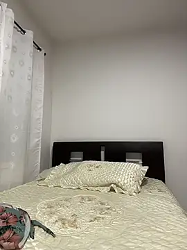 emely sexx20 online show from March 13, 2026, 11:33 pm