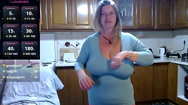 Snapshot of JennaDeluxe chatting on February 15, 2026, 7:51 am JennaDeluxe online show from February 15, 2026, 7:51 am