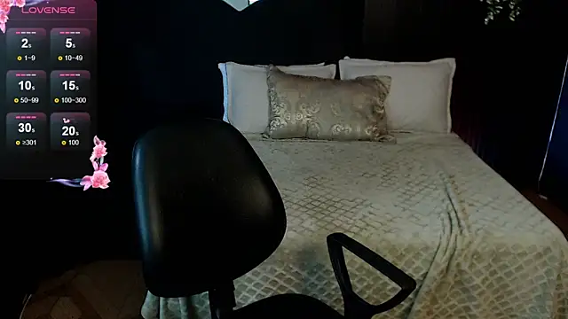 pretty cristal69 online show from February 7, 2026, 12:09 pm