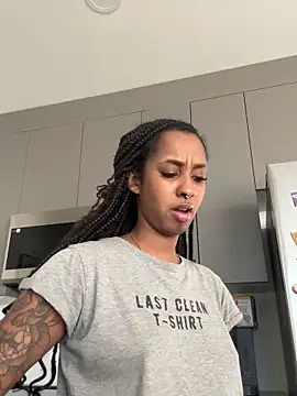 Your Paris online show from November 30, 2025, 8:24 pm