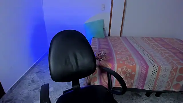 iris torrez  online show from September 23, 2025, 2:09 pm