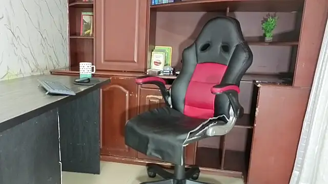 MissEscarleth online show from September 24, 2025, 2:37 am