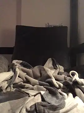 Snapshot of Simboxxx040 chatting on December 18, 2024, 5:04 am Simboxxx040 online show from December 18, 2024, 5:04 am