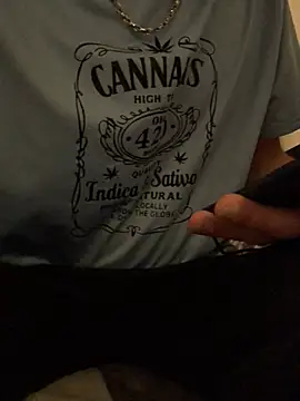 Snapshot of Simboxxx040 chatting on January 8, 2025, 5:27 am Simboxxx040 online show from January 8, 2025, 5:27 am