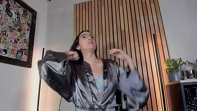 honeyhot69   online show from October 6, 2025, 11:07 am