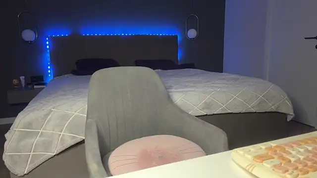 KristalNight online show from January 13, 2026, 4:18 am