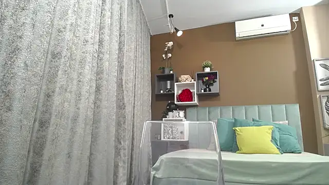 Snapshot of RebecaBlackx chatting on October 21, 2025, 6:25 am RebecaBlackx online show from October 21, 2025, 6:25 am