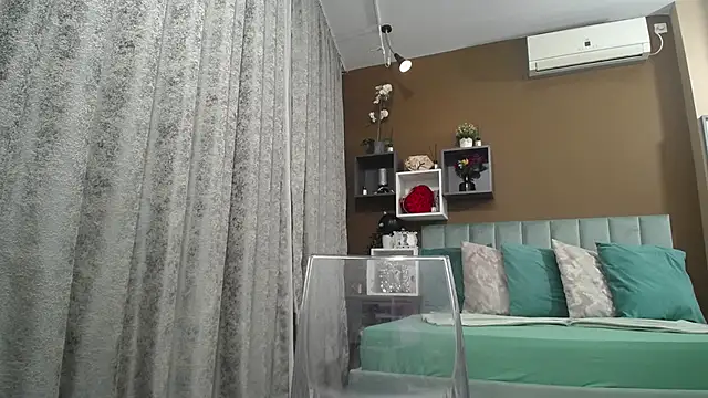 Snapshot of RebecaBlackx chatting on November 11, 2025, 4:56 am RebecaBlackx online show from November 11, 2025, 4:56 am