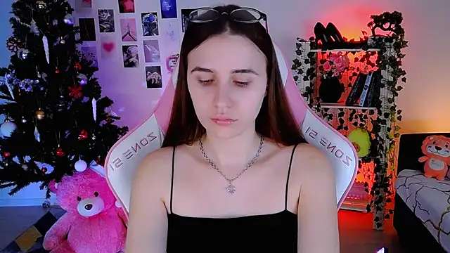 Snapshot of AliceCharmy chatting on December 13, 2024, 12:17 pm AliceCharmy online show from December 13, 2024, 12:17 pm