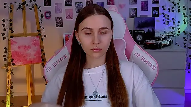 Snapshot of AliceCharmy chatting on February 3, 2025, 10:25 am AliceCharmy online show from February 3, 2025, 10:25 am