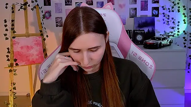 Snapshot of AliceCharmy chatting on February 5, 2025, 1:11 pm AliceCharmy online show from February 5, 2025, 1:11 pm