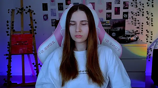 Snapshot of AliceCharmy chatting on October 18, 2025, 5:32 am AliceCharmy online show from October 18, 2025, 5:32 am