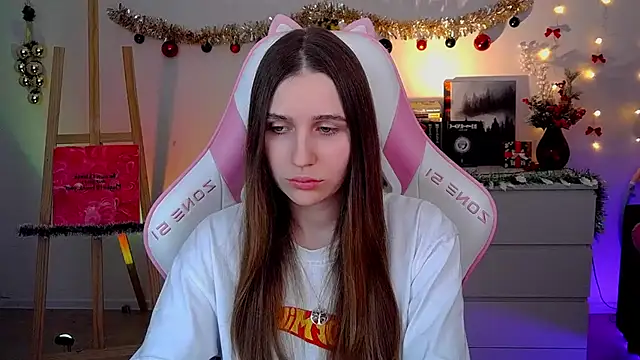 Snapshot of AliceCharmy chatting on December 21, 2025, 10:44 am AliceCharmy online show from December 21, 2025, 10:44 am