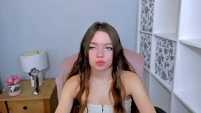 Snapshot of GraceLips chatting on October 17, 2025, 5:43 am GraceLips online show from October 17, 2025, 5:43 am