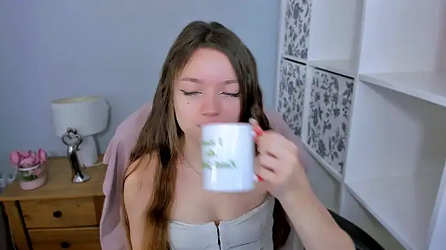 Snapshot of GraceLips chatting on November 1, 2025, 6:37 am GraceLips online show from November 1, 2025, 6:37 am