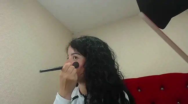 EmmaCowperr online show from February 5, 2025, 12:27 pm