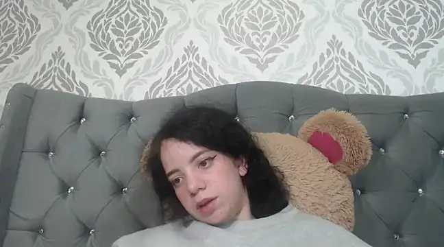 EmmaCowperr online show from March 3, 2025, 4:03 pm