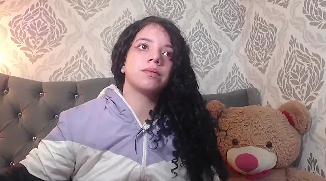 EmmaCowperr online show from March 6, 2025, 1:03 pm