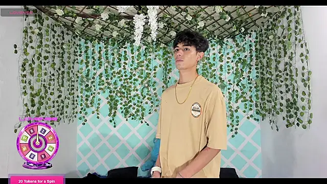 oliverhot2005 online show from January 5, 2026, 8:34 pm